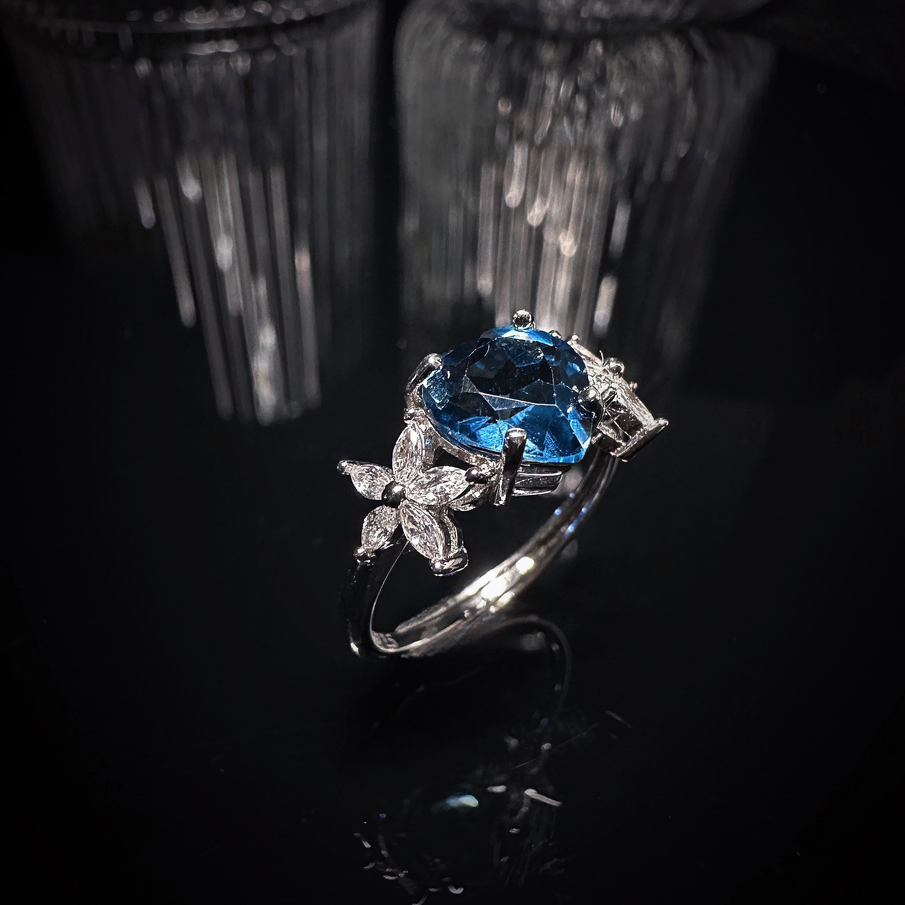 8x8mm Blue Heart Topaz Ring